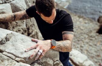 Find out how to flip an Apple Watch on or off